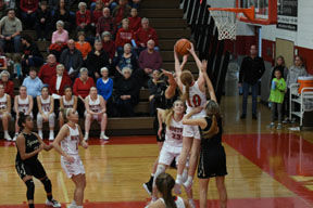 Frakes jumps for rebound